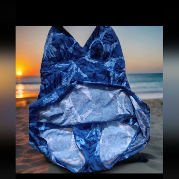 LL Bean Sunsmart Shaping Blue Halter Swimdress Abstract Print 14 Built In Bra - Picture 3 of 7